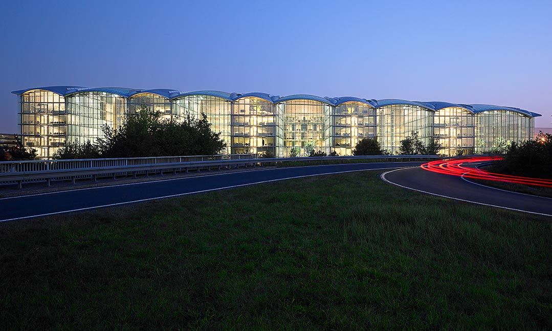 Das Lufthansa Aviation Center in Frankfurt ist eine Referenz der ABH Stromschienen GmbH aus Duisburg